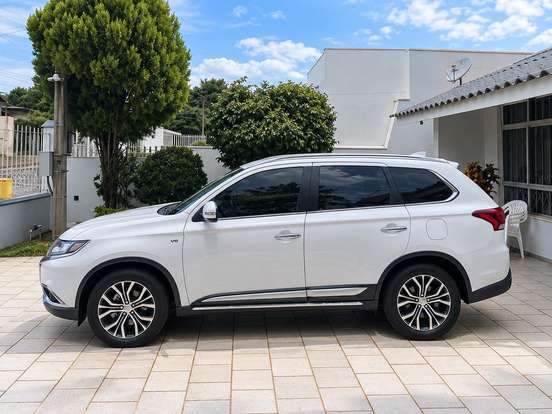 MITSUBISHI-OUTLANDER-3.0 GT 4X4 V6 24V GASOLINA 4P AUTOMÁTICO MITSUBISHI-OUTLANDER-2018