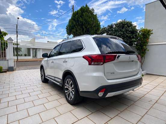 MITSUBISHI-OUTLANDER-3.0 GT 4X4 V6 24V GASOLINA 4P AUTOMÁTICO MITSUBISHI-OUTLANDER-2018