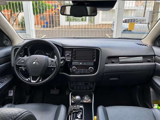MITSUBISHI-OUTLANDER-3.0 GT 4X4 V6 24V GASOLINA 4P AUTOMÁTICO MITSUBISHI-OUTLANDER-2018