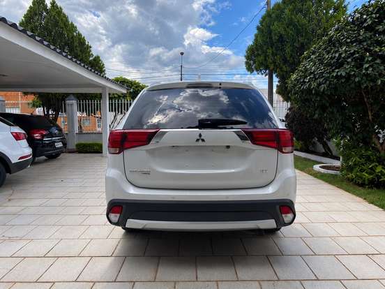 MITSUBISHI-OUTLANDER-3.0 GT 4X4 V6 24V GASOLINA 4P AUTOMÁTICO MITSUBISHI-OUTLANDER-2018