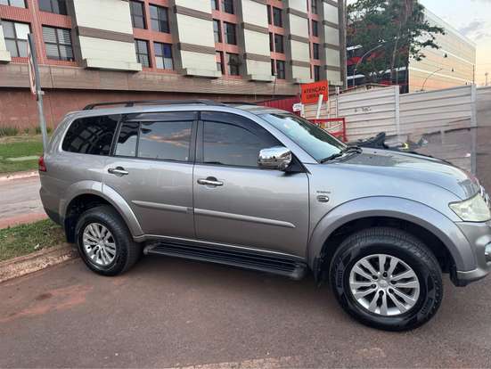 MITSUBISHI-PAJERO-2015