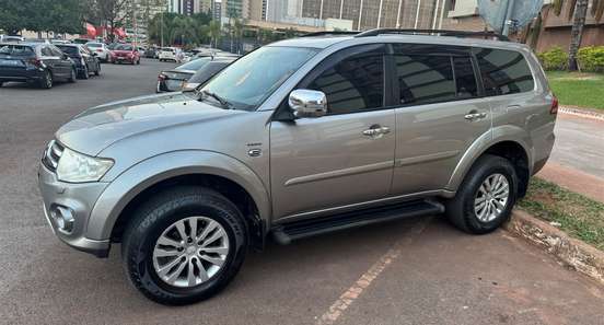 MITSUBISHI-PAJERO-2015