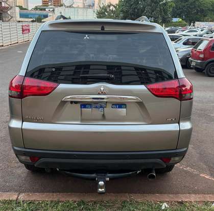 MITSUBISHI-PAJERO-2015