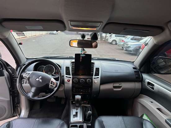 MITSUBISHI-PAJERO-2015