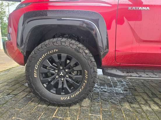 MITSUBISHI-TRITON-2.4 BITURBO DIESEL CD KATANA 4X4 AUTOMÁTICO MITSUBISHI-TRITON-2025
