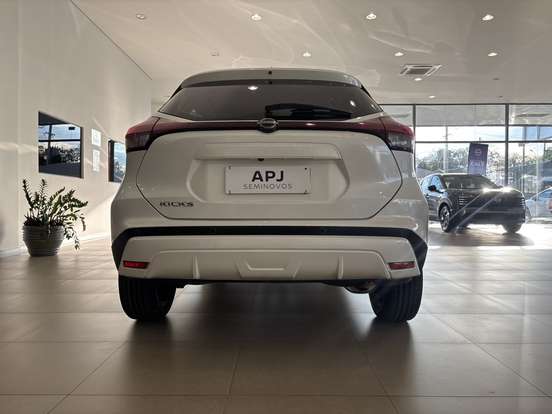 NISSAN-KICKS-2024