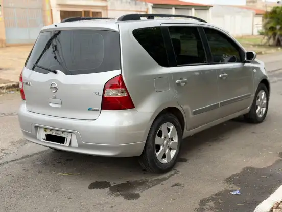 NISSAN-LIVINA-1.8 SL 16V FLEX 4P AUTOMÁTICO NISSAN-LIVINA-2011