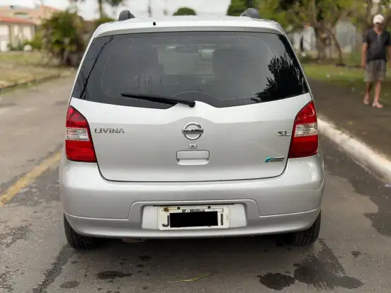 NISSAN-LIVINA-1.8 SL 16V FLEX 4P AUTOMÁTICO NISSAN-LIVINA-2011