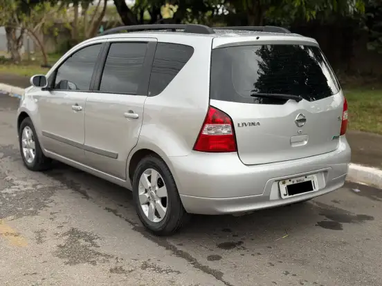 NISSAN-LIVINA-1.8 SL 16V FLEX 4P AUTOMÁTICO NISSAN-LIVINA-2011