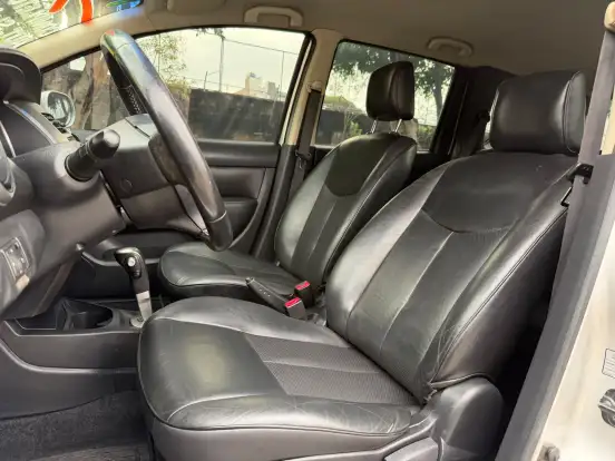 NISSAN-LIVINA-2011
