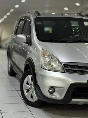 NISSAN-LIVINA-2010