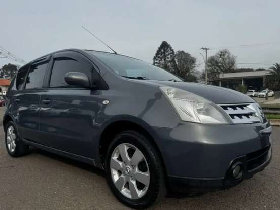 NISSAN-LIVINA-2009