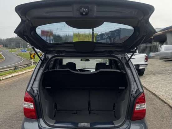 NISSAN-LIVINA-1.8 SL 16V FLEX 4P AUTOMÁTICO NISSAN-LIVINA-2009