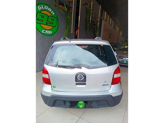 NISSAN-LIVINA-2012