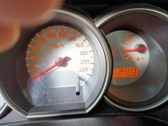 NISSAN-LIVINA-2012