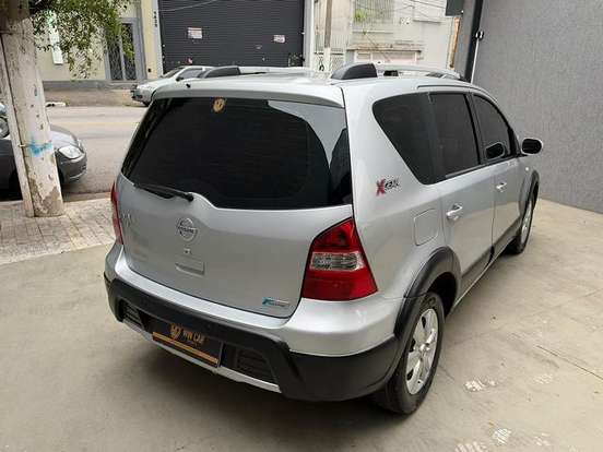NISSAN-LIVINA-2013