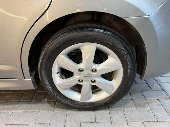 NISSAN-TIIDA-2011