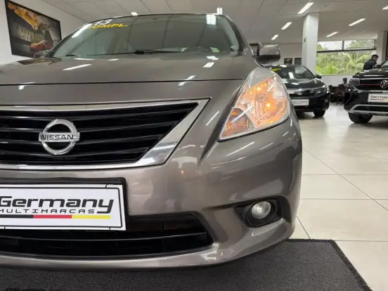 NISSAN-VERSA-2012