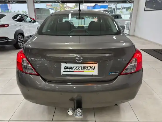 NISSAN-VERSA-2012