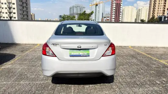NISSAN-VERSA-2017