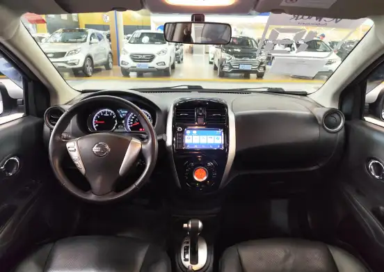 NISSAN-VERSA-2019