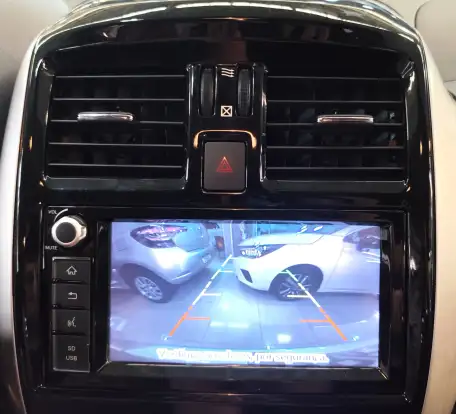 NISSAN-VERSA-2019