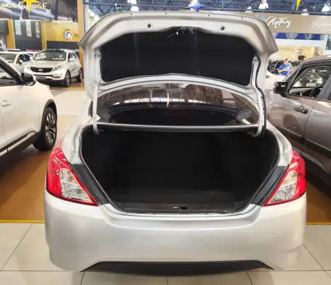 NISSAN-VERSA-2019