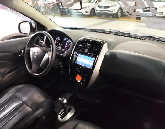 NISSAN-VERSA-2019