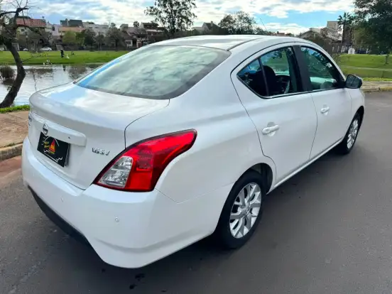 NISSAN-VERSA-2018