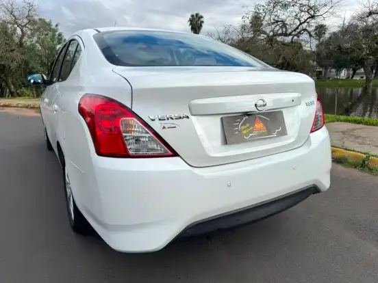 NISSAN-VERSA-2018