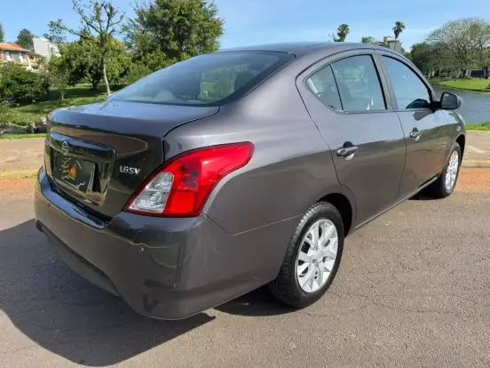 NISSAN-VERSA-2019