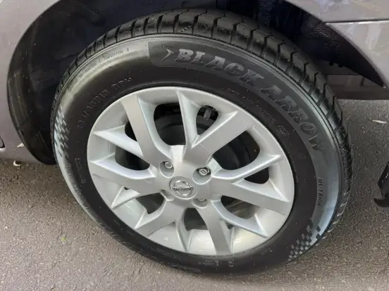 NISSAN-VERSA-2019