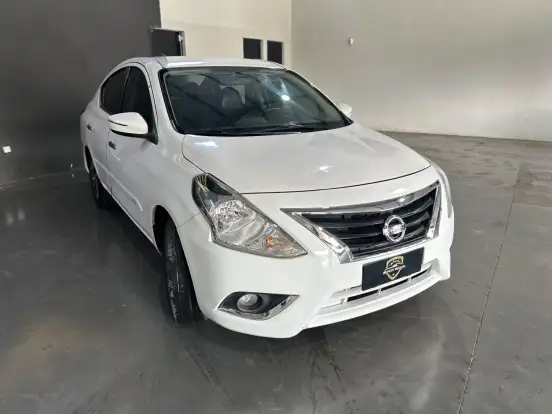 NISSAN-VERSA-2015