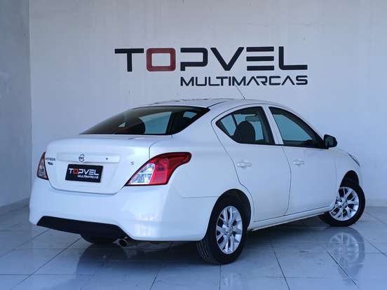 NISSAN-VERSA-2018
