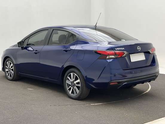 NISSAN-VERSA-2023