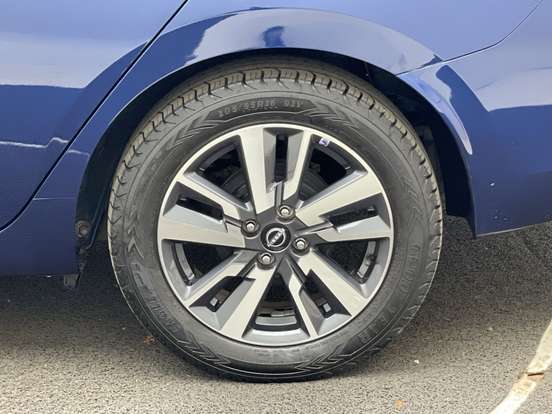 NISSAN-VERSA-2023