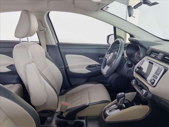 NISSAN-VERSA-2021