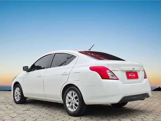 NISSAN-VERSA-2015