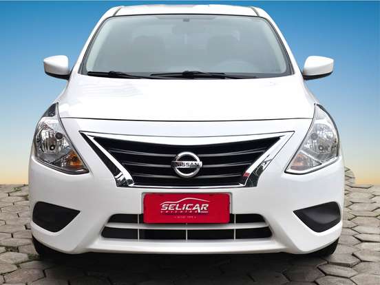 NISSAN-VERSA-2015