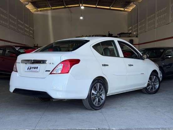 NISSAN-VERSA-2017