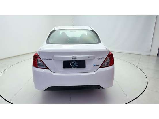 NISSAN-VERSA-2017
