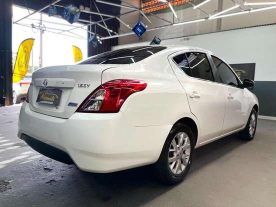 NISSAN-VERSA-2017