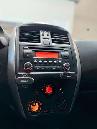 NISSAN-VERSA-2017