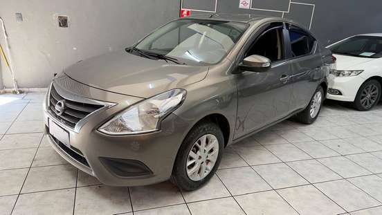 NISSAN-VERSA-2018