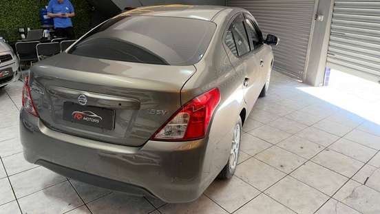 NISSAN-VERSA-2018