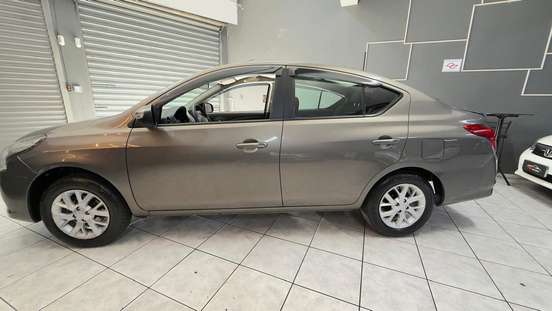 NISSAN-VERSA-2018