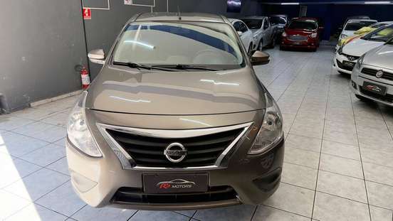 NISSAN-VERSA-2018