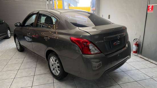 NISSAN-VERSA-2018