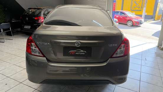 NISSAN-VERSA-2018