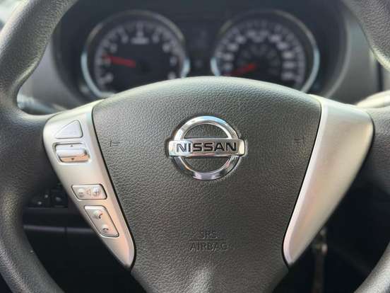 NISSAN-VERSA-2019